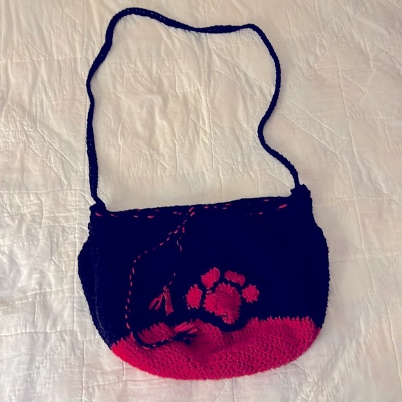 Red + Black Hand Crocheted Bag Large Dawg Paw ๐พ Magnetic Closure Cinch Top NEW - Picture 3 of 14